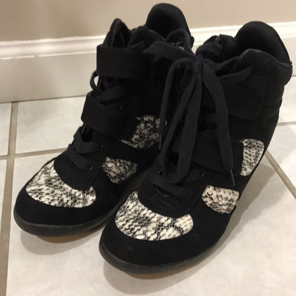 Simply Vera Vera Wang snakeskin wedge sneakers - Picture 2 of 7